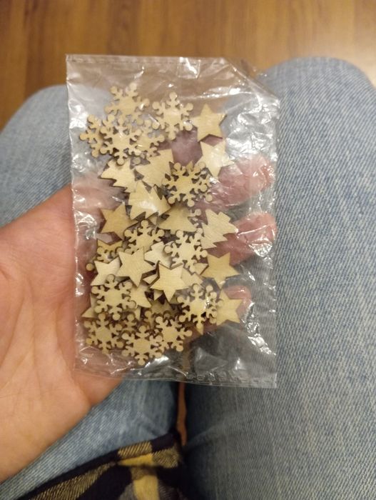 Drewniane gwiazdki płatki choinki do dekoracji