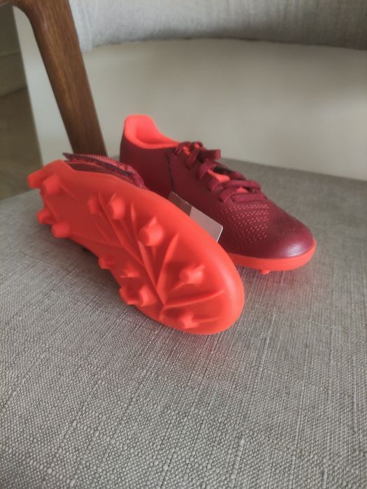 Chuteiras vermelhas da Decathlon 28