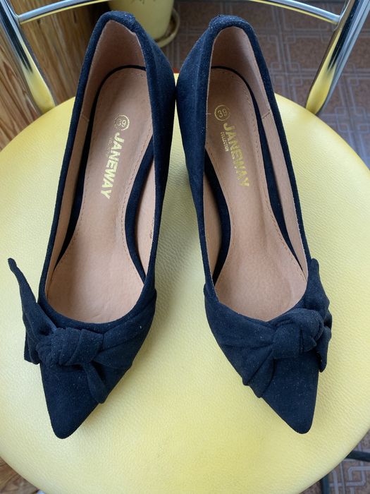 Класичні жіночі туфлі