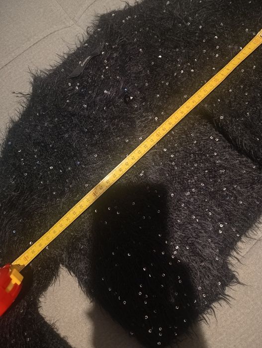 Włochaty sweterek bolerko czarny z cekinami r.7-8l, 122-128 cm