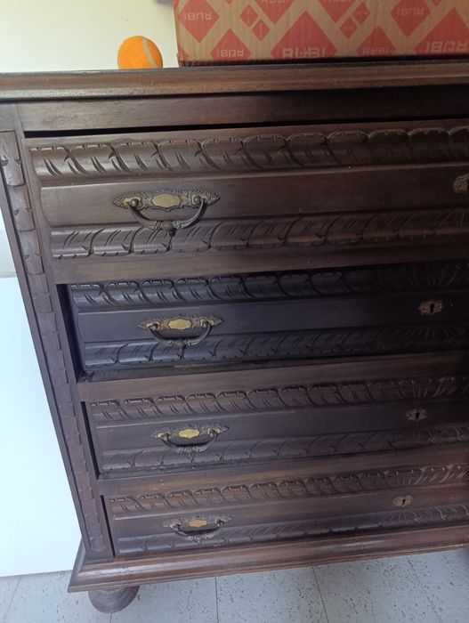 Vendo mobília de quarto em madeira
