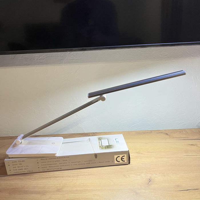 Настільна акумуляторна лампа