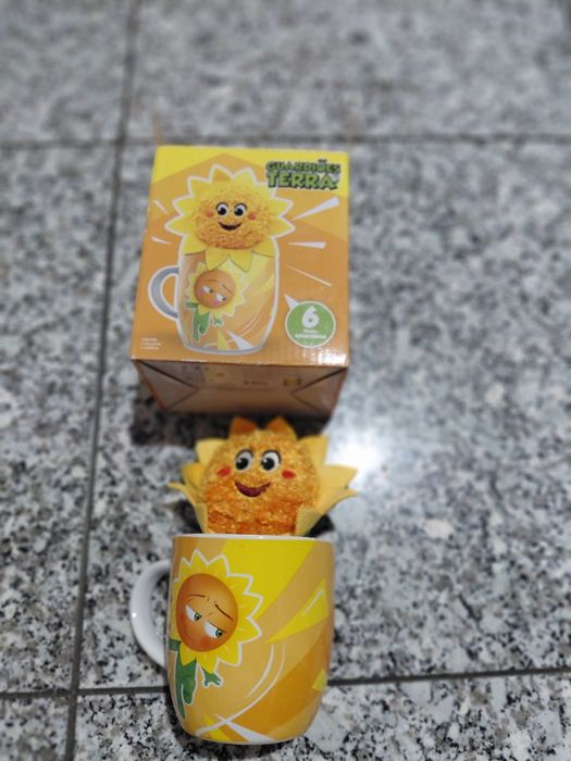 Caneca com peluche