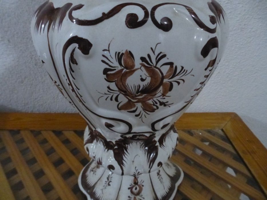 Jarrão antigo pintado à mão, em castanho