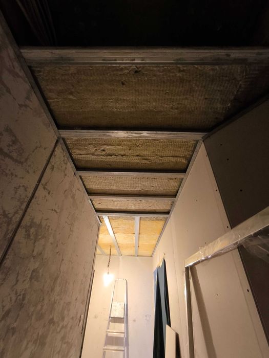 Remonty. Armstrong. Montaż suchej zabudowy, karton gipsu.