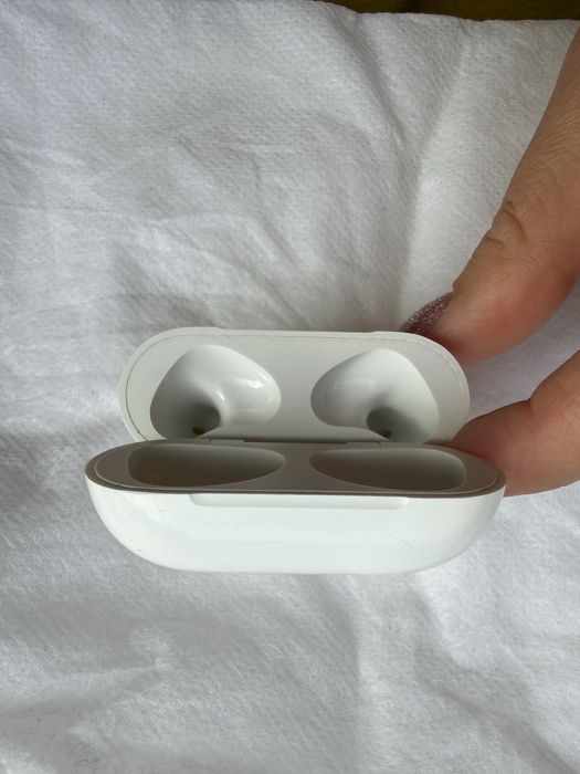 AirPods 2-го покоління.