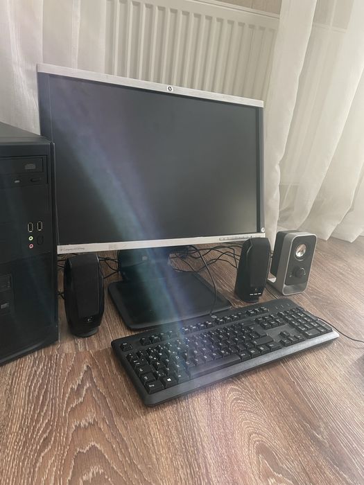 Компʼютор з монітором