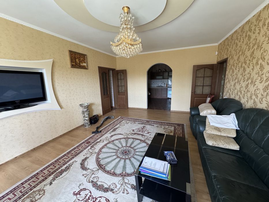 Продається гарний будинок 265м2 з ремонтом, село Дівички, 25 соток. Ексклюзив. Без %.