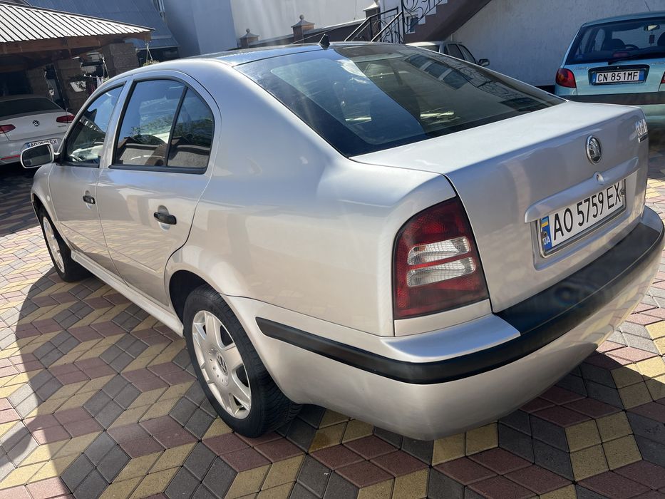 Škoda Octavia Tour 1.6 газ/бензин