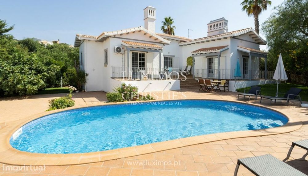 Moradia V4 com piscina, para venda em Boliqueime, Algarve