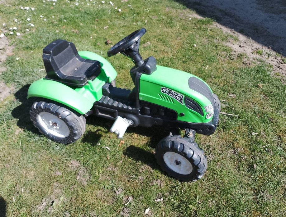 Ciągnik jeździk dla dziecka na pedały