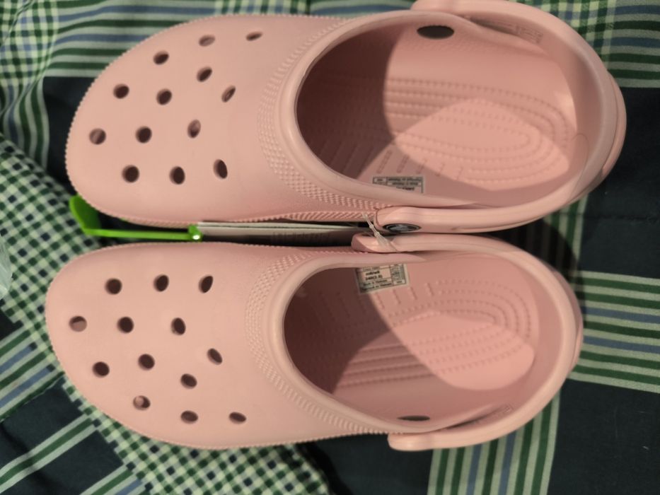 Crocs originals cor de rosa novos por usar