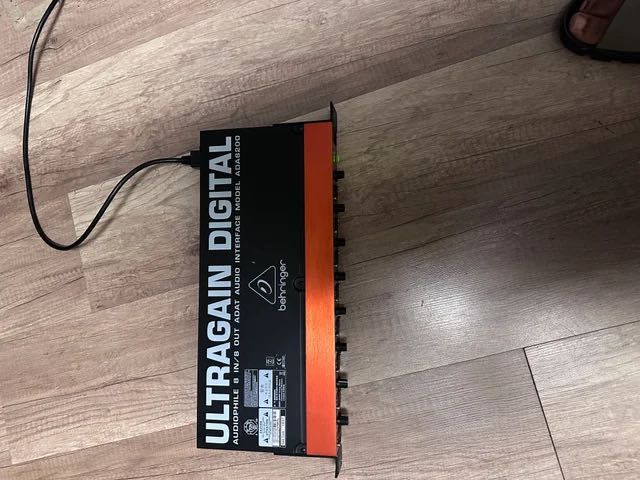 Behringer ADA8200 Ultragain