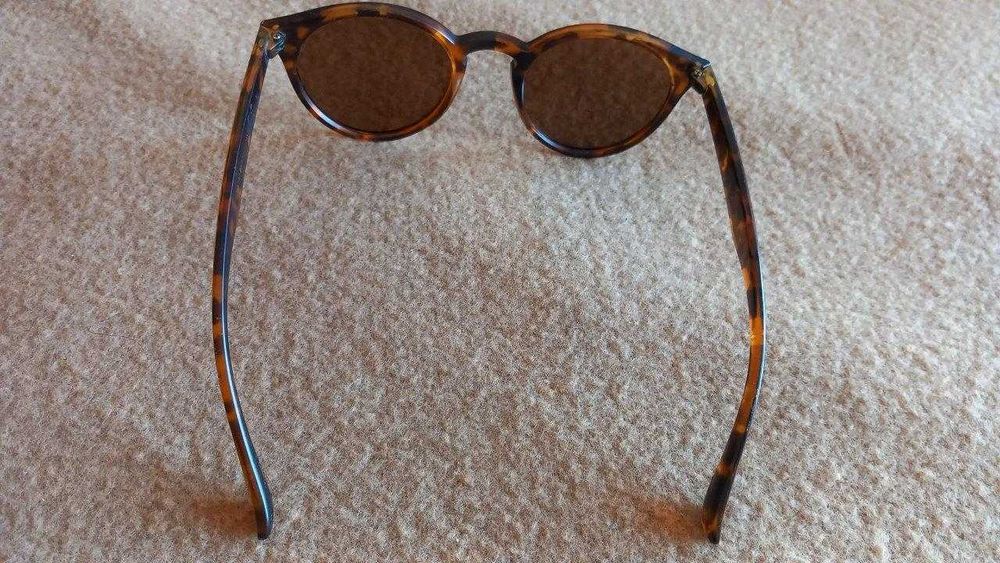 Óculos de sol, usados e em ótimo estado.