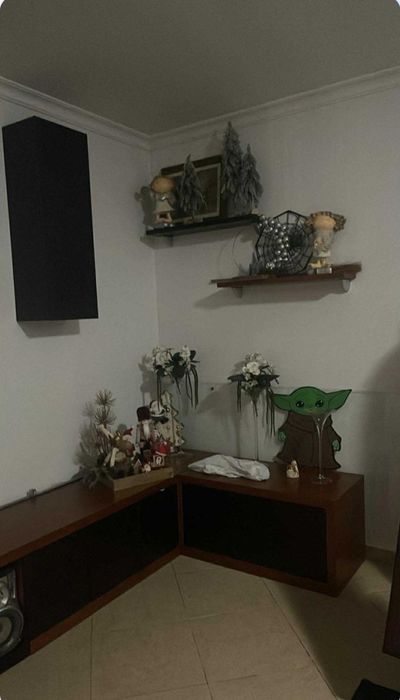 Móvel de sala com pequeno movel com gaveta