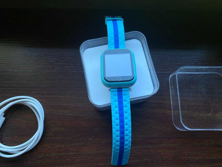 Детские смарт часы - телефон GoGPS ME K18 c сенсорным экраном и играми