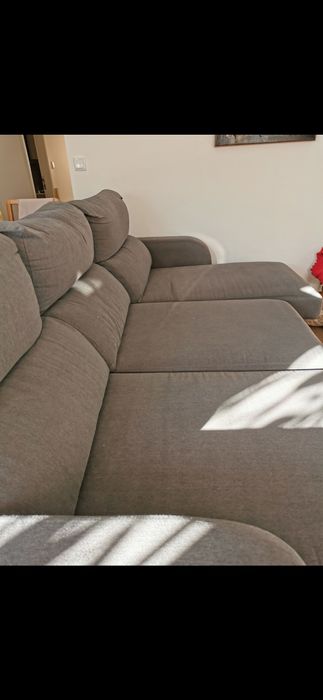 Sofa com chaise longue convertível em cama