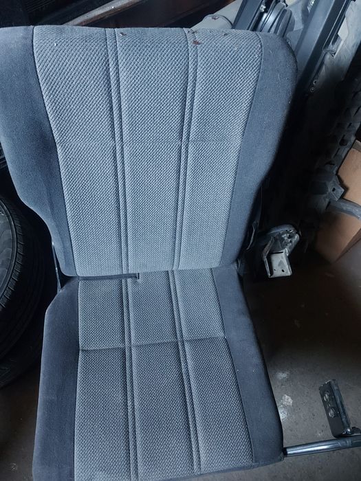 Крісло автомобільне