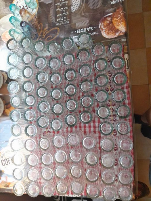 Посуда тарілки стакани хлібниці інше