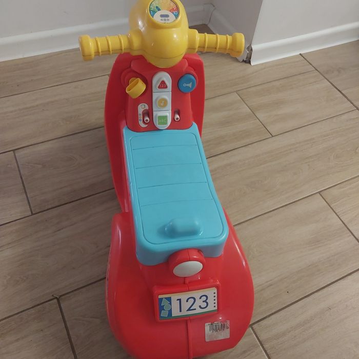 Jeździk fisher price skuter