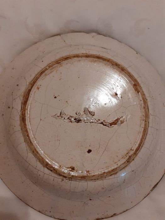 Pratos em faiança.  Sec. XX