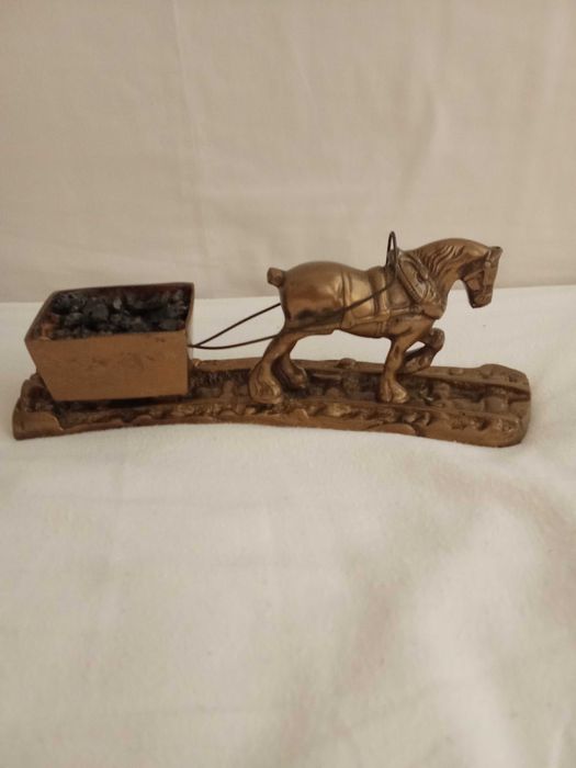 Статуетка "Працьовита конячка"