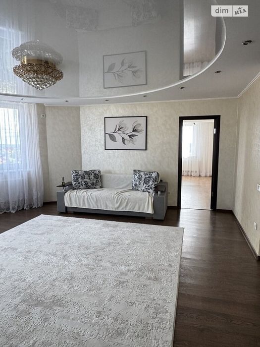 Продаж 3к квартири 98 кв. м на вул. Тролейбусна