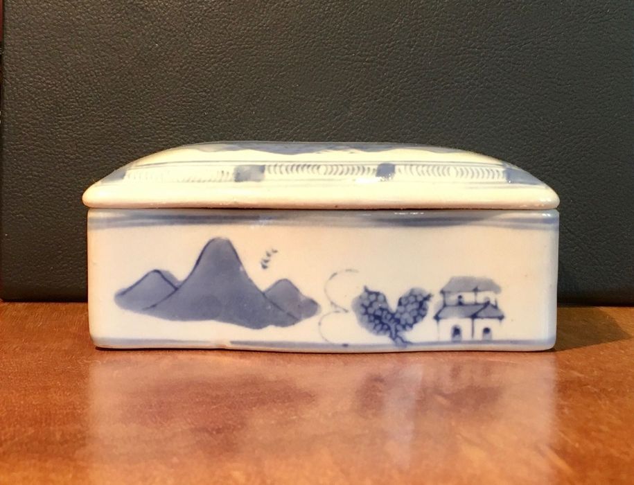 CAIXA CHINESA - pintada à mão - séc. XX - 12,7x9,1x5,3 cm/s