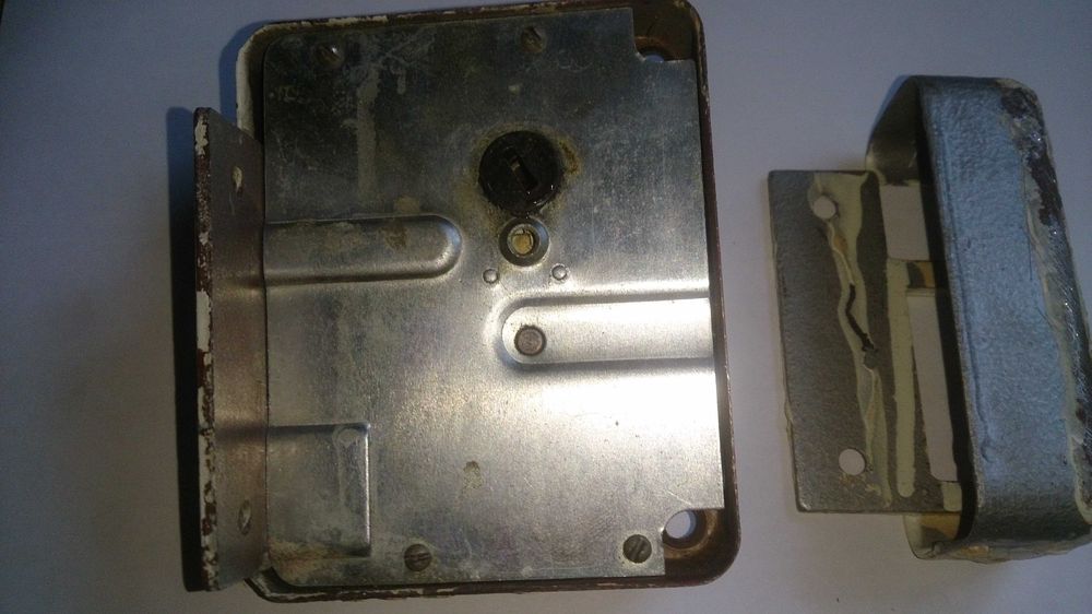 Замок врізний до дверей