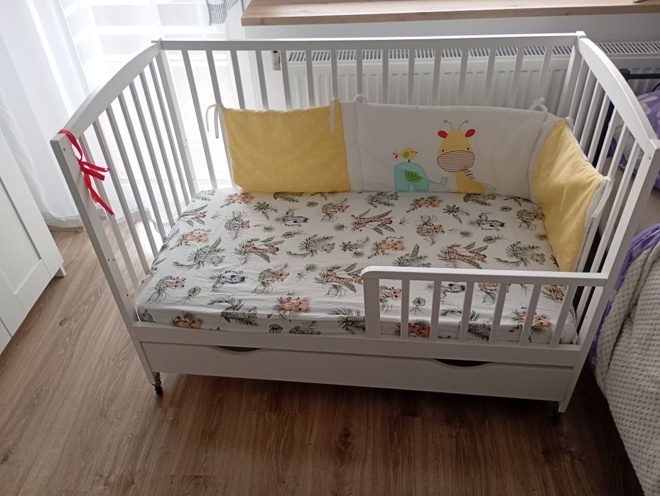 Łóżeczko dziecięce 124*65 cm z materacem