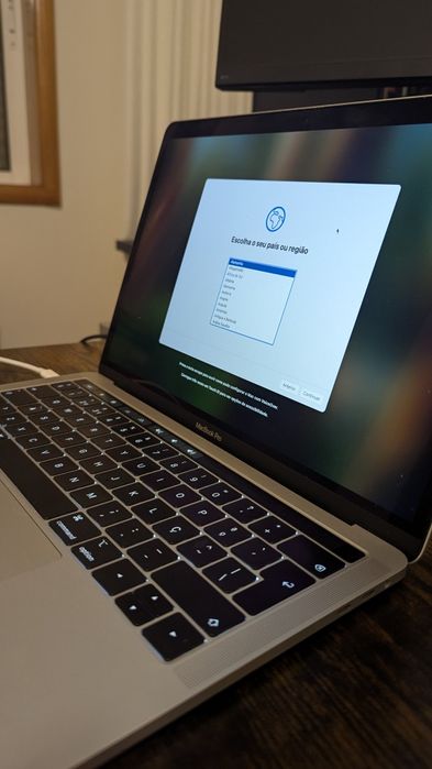 MacBook Pro 13” Touch Bar — Intel i5 Quad-Core — 16GB RAM — 4 USB-C