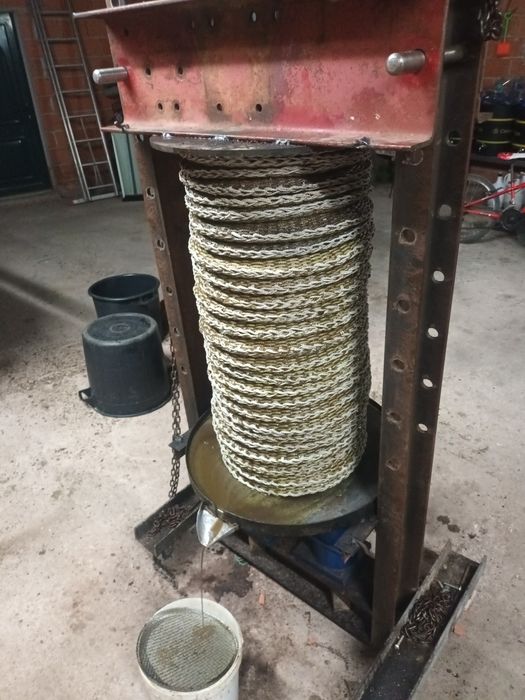 Mini lagar para produção de azeite