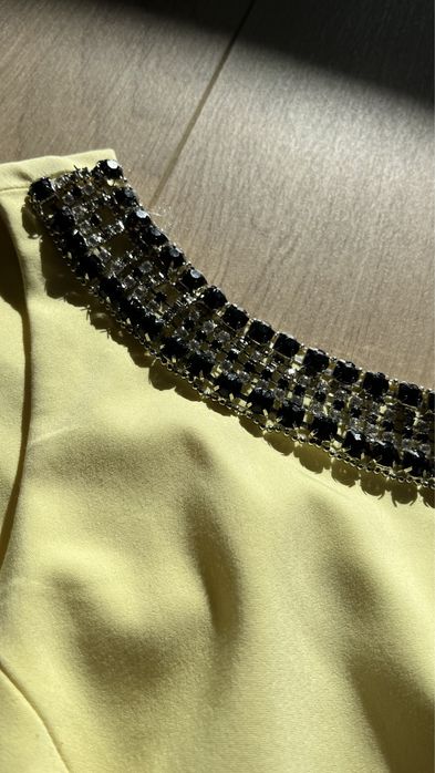 Żółta sukienka Mohito Collection z kryształkami - 38 M