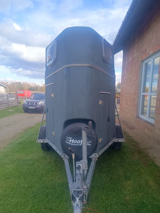 Przyczepa do przewozu koni