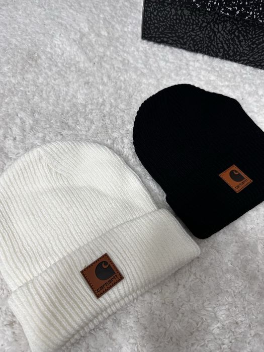 Шапка carhartt біла та чорна