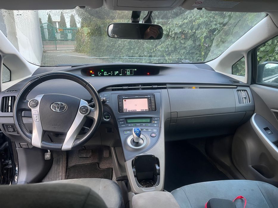 Sprzedam samochód osobowy marki toyota prius  30