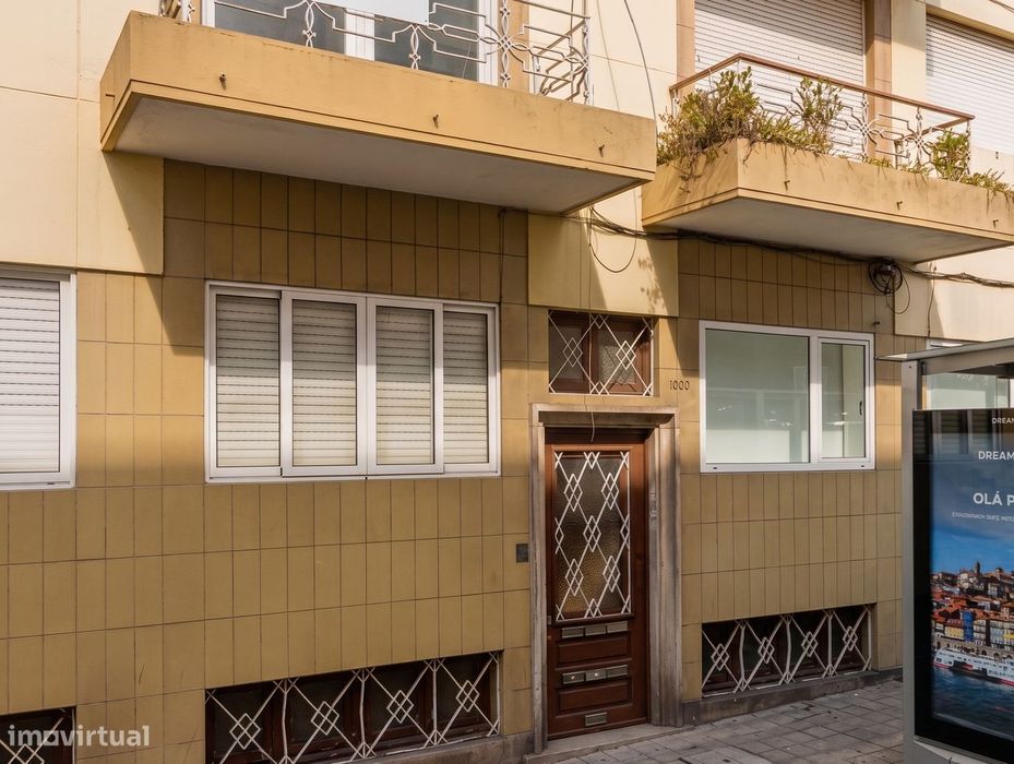 T3 Apartment with Balcony | Investment Opportunity