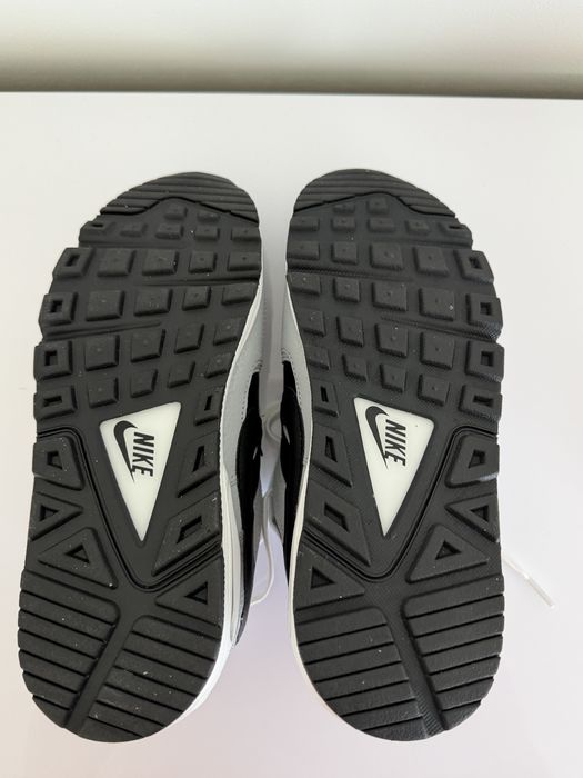 Продаю жіночі кросівки air max command оригінал