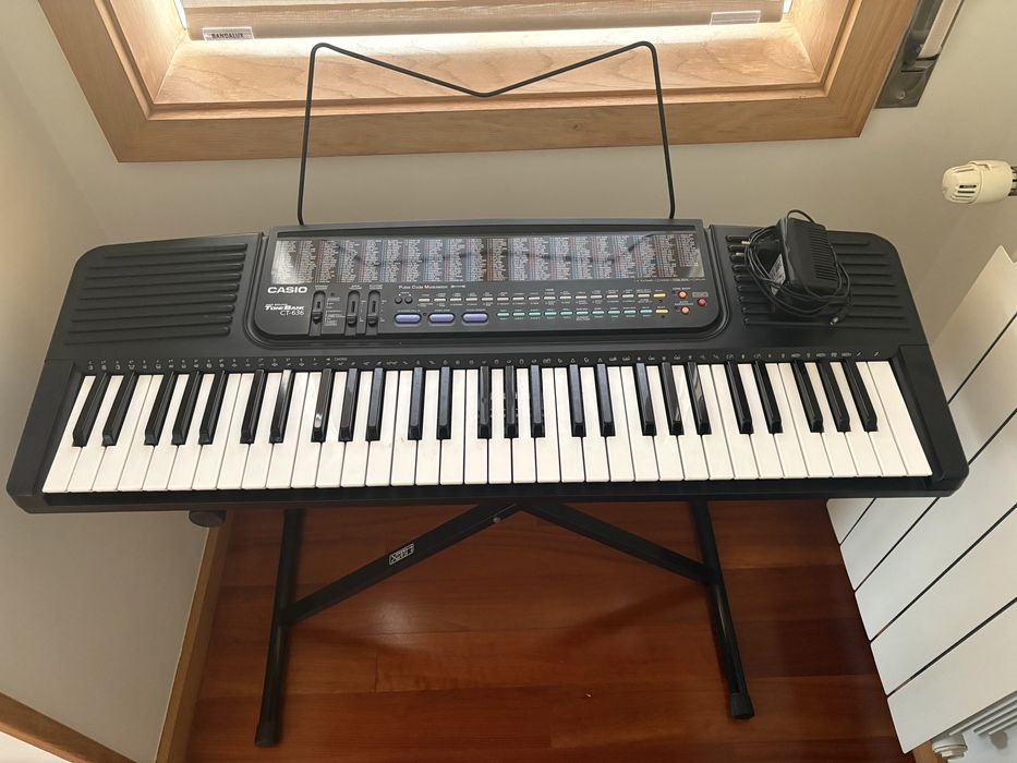 Teclado Casio ToneBank CT-636 com suporte
