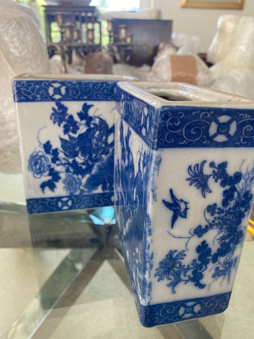 Jarras Rectangulares em Porcelana Azul e Branca – Estilo Oriental