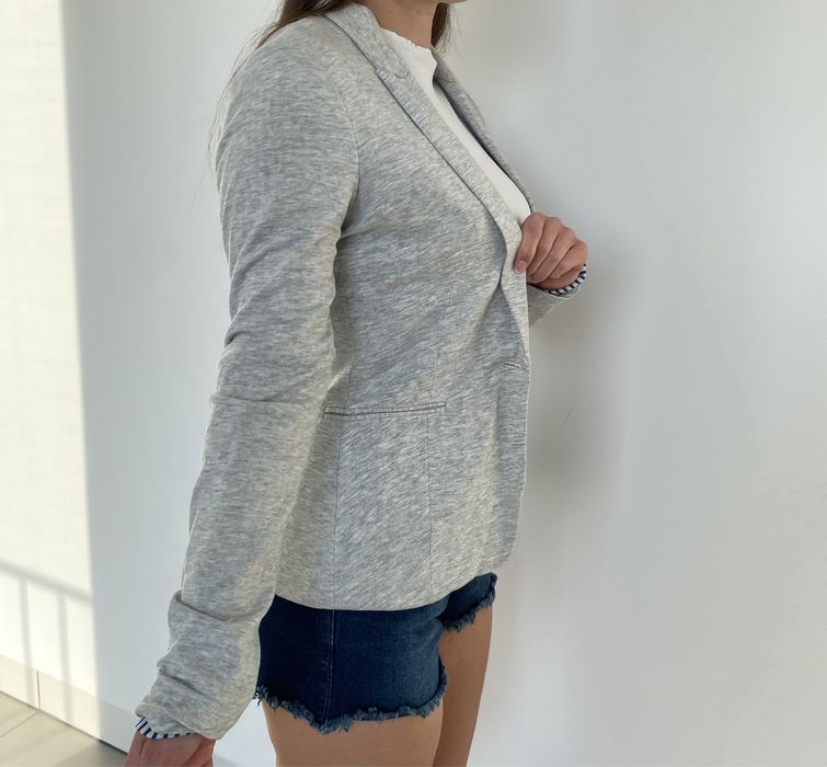 Szara marynarka Bershka