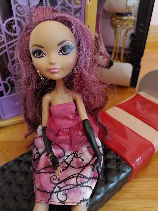 Domek Ever After High z lalką
