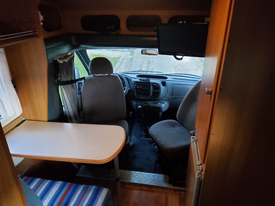 Autocaravana cama transversal