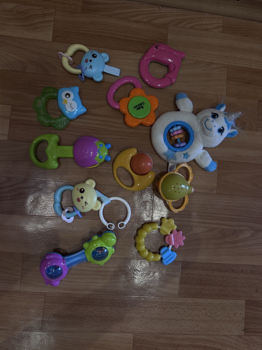 Лот брязкалець для діток