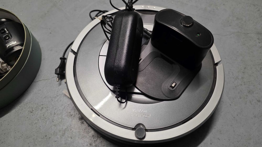Aspirador iRobot Romba 780 – Usado, ótimo estado + vários acessórios
