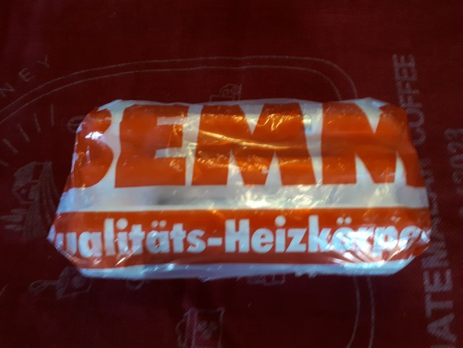 Mały grzejnik, klasyczny styl, firmy BEMM