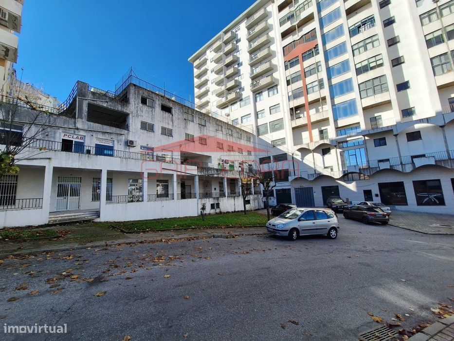 Imóvel comercial pronto a habitar com montra em Guarda — Guarda, Guarda