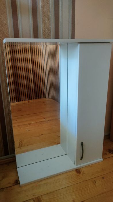 Дзеркало у санвузел