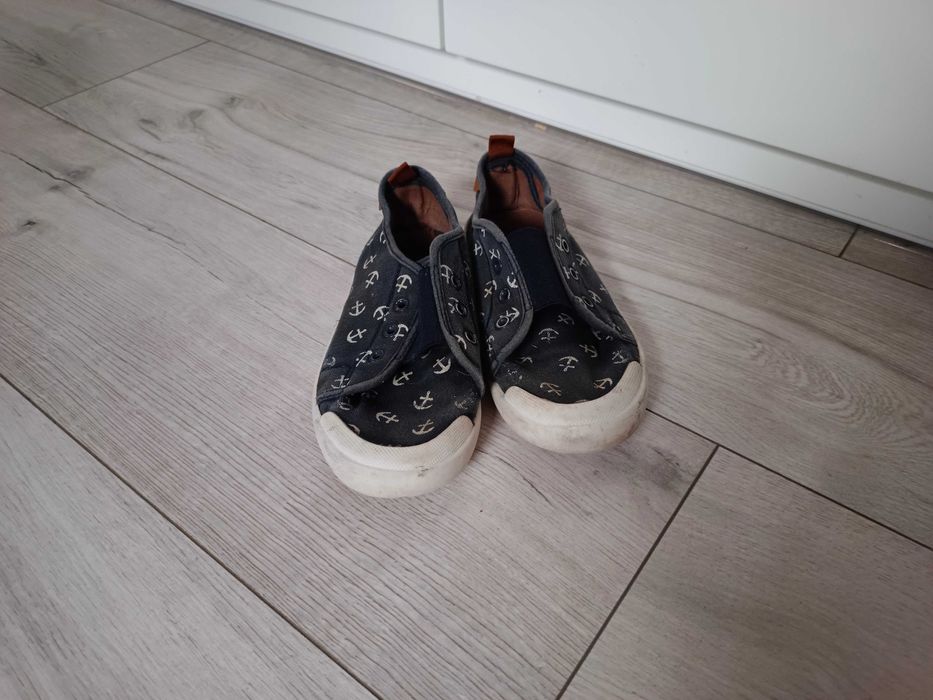 Trampki rozm 33, tenisówki chłopięce na gumkę z motywem marynarskim