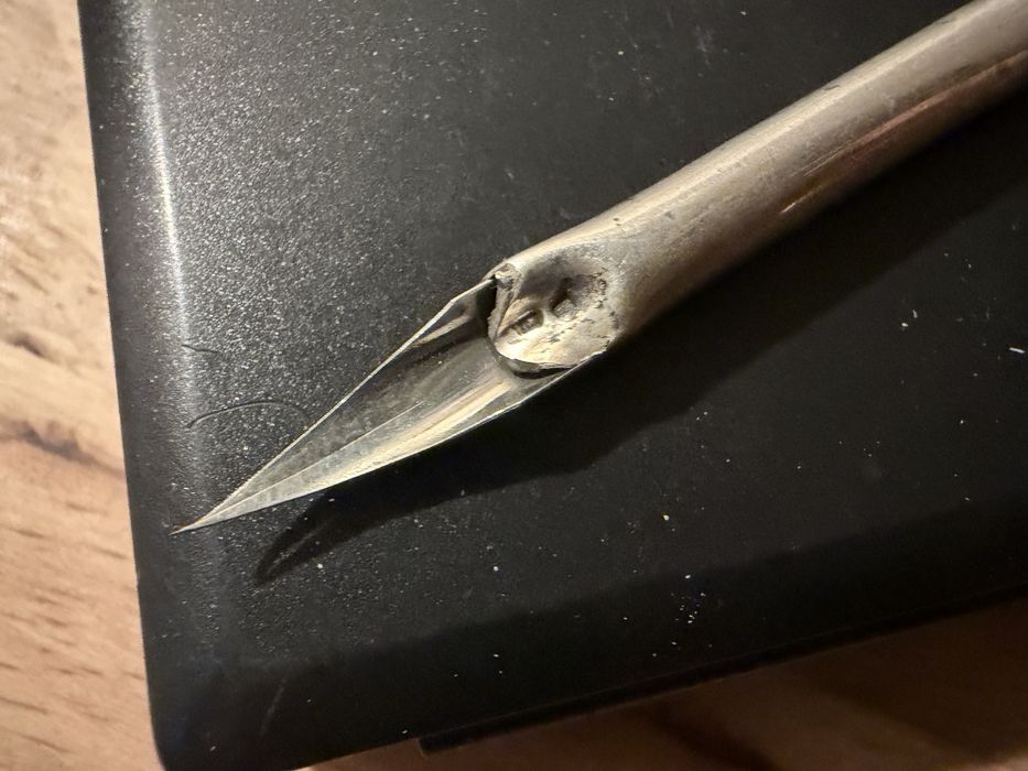 Caneta de tinta premante de prata-antiga